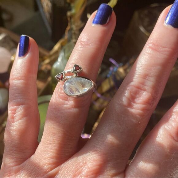 Rainbow Moonstone And Garnet Solid Sterling Silver Ring Size 6 - Picture 5 of 12